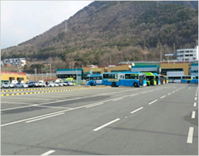 성주공영차고지 입구에서 바라본 차들이 주차된 모습